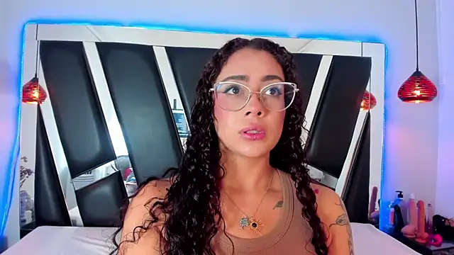 antonelllepiercee online show from March 1, 11:39 am