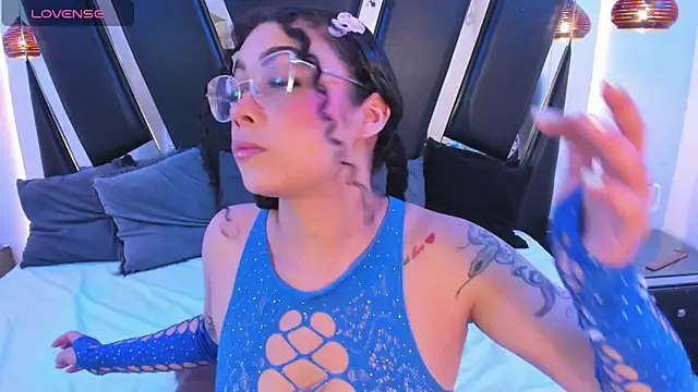 antonelllepiercee online show from January 18, 11:25 am