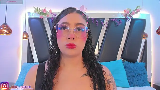 antonelllepiercee online show from May 27, 11:29 am