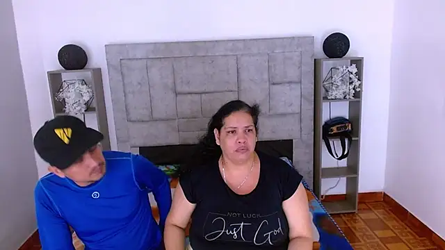 Snapshot of Candy_and_Jh0n chatting on February 17, 7:53 pm Candy and Jh0n online show from February 17, 7:53 pm