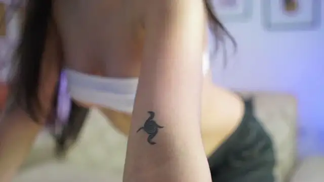 Snapshot of CattleyaScaly chatting on December 9, 7:39 pm CattleyaScaly online show from December 9, 7:39 pm