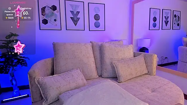 Snapshot of CattleyaScaly chatting on December 10, 7:54 pm CattleyaScaly online show from December 10, 7:54 pm