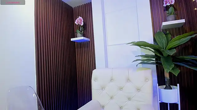 Snapshot of CattleyaScaly chatting on December 17, 7:48 pm CattleyaScaly online show from December 17, 7:48 pm