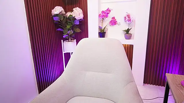 Snapshot of CattleyaScaly chatting on September 18, 7:49 pm CattleyaScaly online show from September 18, 7:49 pm