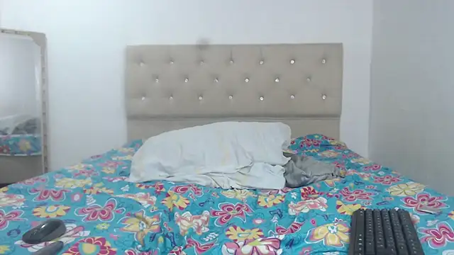 Snapshot of CorinaSmith28 chatting on December 4, 1:36 am CorinaSmith28 online show from December 4, 1:36 am