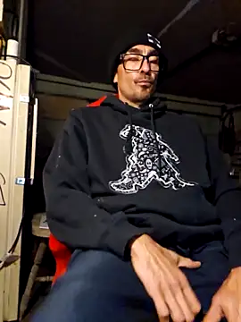 Snapshot of Pumpndeep chatting on November 19, 10:37 am Pumpndeep online show from November 19, 10:37 am