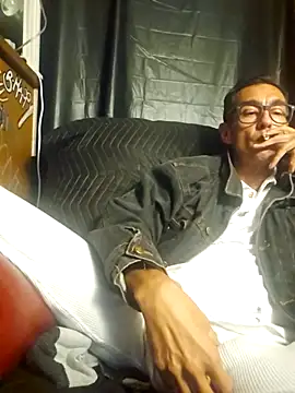 Snapshot of Pumpndeep chatting on April 2, 7:50 am Pumpndeep online show from April 2, 7:50 am