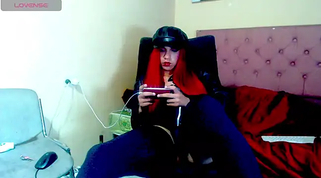 Angiee Ts online show from December 28, 3:37 pm