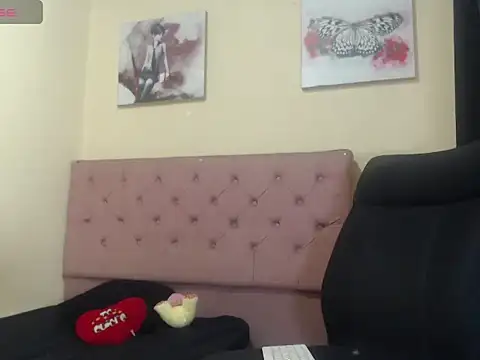 Snapshot of Angiee_Ts chatting on September 20, 12:28 pm Angiee Ts online show from September 20, 12:28 pm