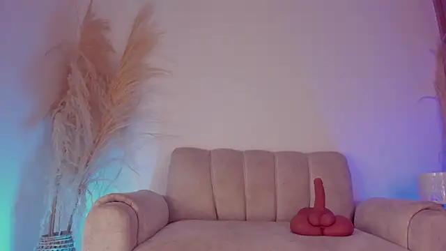 sara gwen online show from October 10, 1:04 am