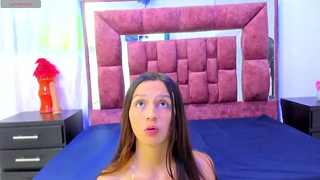 Snapshot of lucy_cooper01 chatting on December 3, 7:22 pm lucy cooper01 online show from December 3, 7:22 pm