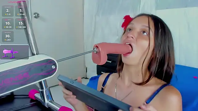 Snapshot of lucy_cooper01 chatting on December 11, 1:58 am lucy cooper01 online show from December 11, 1:58 am