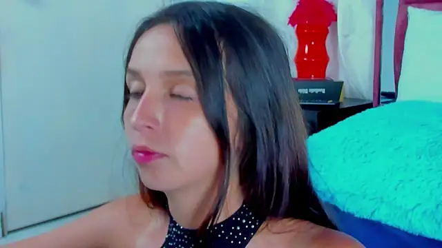 Snapshot of lucy_cooper01 chatting on December 14, 2:12 am lucy cooper01 online show from December 14, 2:12 am