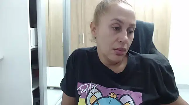 RoxanaLove9 online show from December 14, 10:39 pm