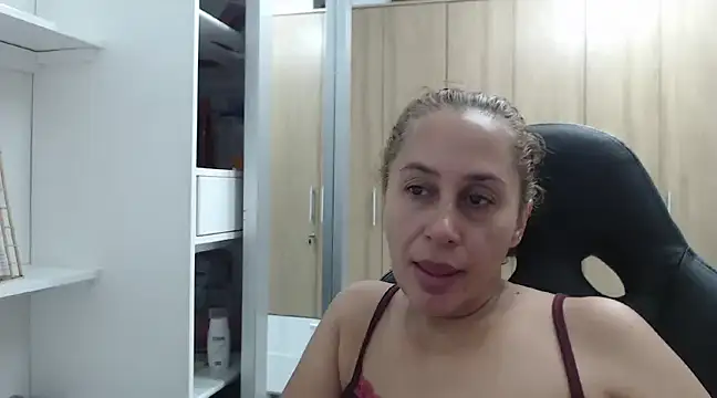 RoxanaLove9 online show from January 1, 2:30 am