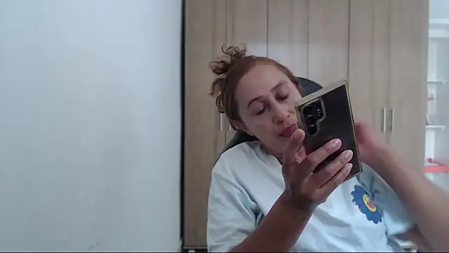 RoxanaLove9 online show from March 25, 5:19 pm