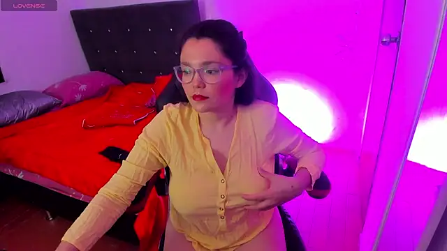 ValeriSimmons online show from December 13, 12:09 am