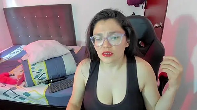 ValeriSimmons online show from March 17, 9:23 pm