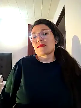 ValeriSimmons online show from March 19, 1:29 pm