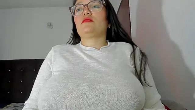ValeriSimmons online show from September 13, 1:55 pm
