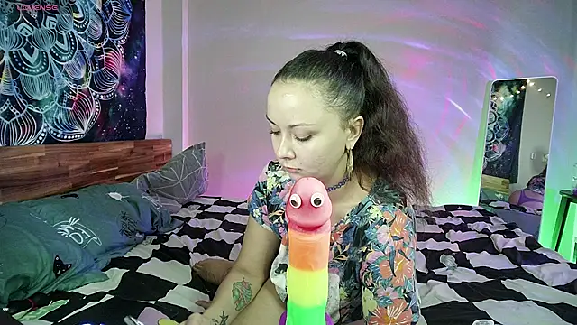 Snapshot of kellycakemeow chatting on February 9, 7:16 am kellycakemeow online show from February 9, 7:16 am