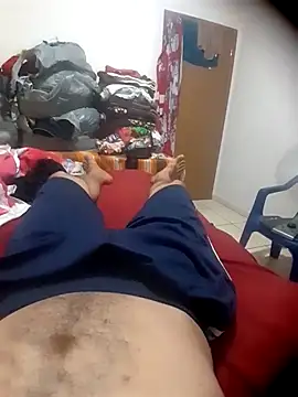 Snapshot of alexandre12115 chatting on February 4, 5:53 am alexandre12115 online show from February 4, 5:53 am