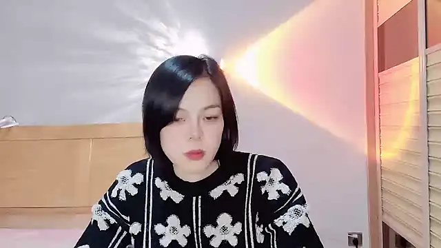Linda-LL online show from December 19, 1:18 pm
