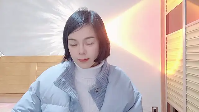 Linda-LL online show from December 23, 2:50 pm