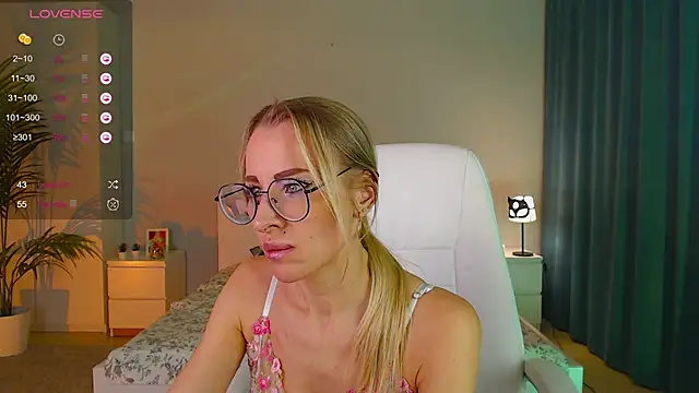 Fay Dunaway online show from February 9, 12:30 pm