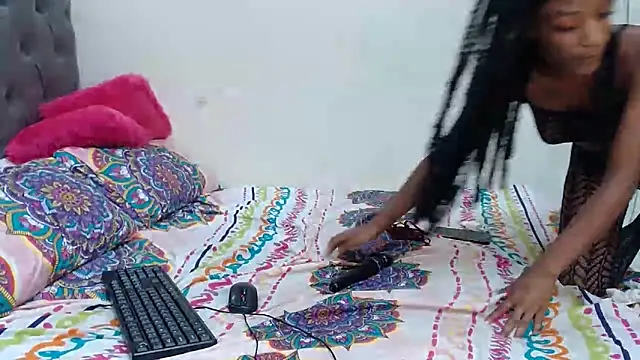 SHANTYBABE online show from December 6, 1:18 am