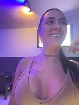 paisitahot1975 online show from February 11, 2:46 am