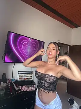 paisitahot1975 online show from March 22, 3:42 pm