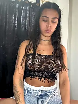 paisitahot1975 online show from September 18, 2:30 pm