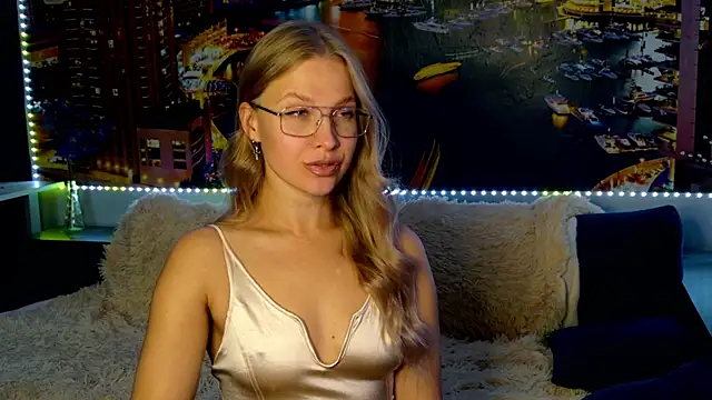 Snapshot of pusyavykusya chatting on October 1, 10:21 am pusyavykusya online show from October 1, 10:21 am