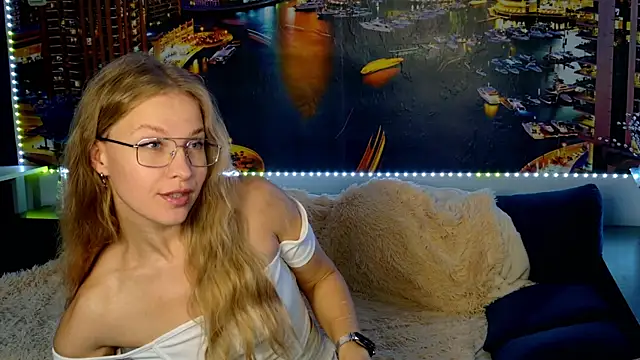 Snapshot of pusyavykusya chatting on October 16, 9:54 am pusyavykusya online show from October 16, 9:54 am