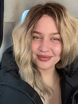 KikiWatson online show from December 20, 8:06 am