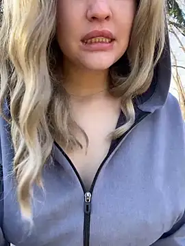 KikiWatson online show from December 20, 11:21 am