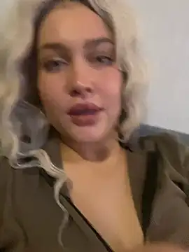 KikiWatson online show from January 18, 11:11 am