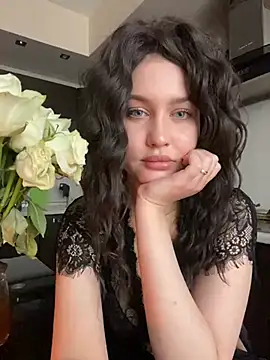 KikiWatson online show from February 6, 7:56 am