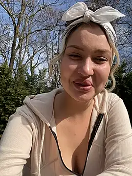 KikiWatson online show from March 13, 7:09 am