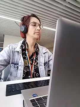 Snapshot of your_red_rose_ chatting on January 16, 4:28 pm your red rose online show from January 16, 4:28 pm