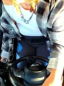 thatonespicychick online show from September 15, 1:44 pm