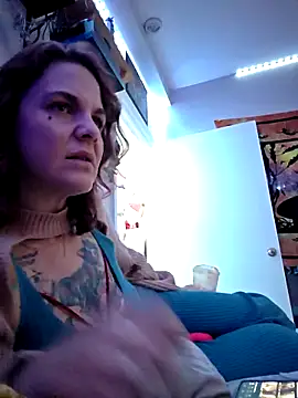 thatonespicychick online show from February 5, 5:17 pm