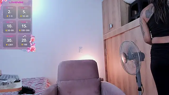 medussa13  online show from November 4, 1:10 pm