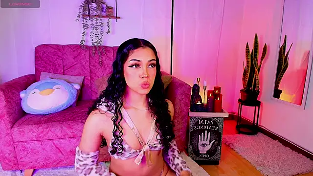 Snapshot of Sara_Jhonson chatting on April 13, 10:48 pm Sara Jhonson online show from April 13, 10:48 pm