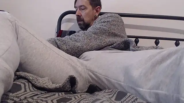 Snapshot of willybewild chatting on December 2, 10:31 am willybewild online show from December 2, 10:31 am