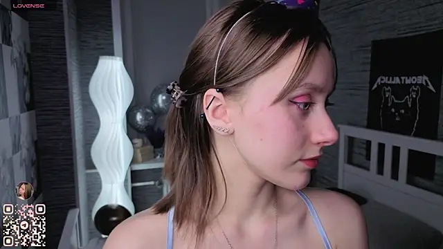 Snapshot of EthalBuffkin chatting on March 6, 7:32 pm EthalBuffkin online show from March 6, 7:32 pm