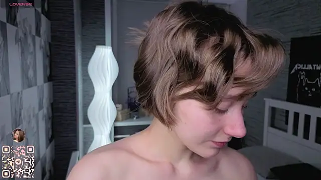 Snapshot of EthalBuffkin chatting on March 7, 7:11 pm EthalBuffkin online show from March 7, 7:11 pm