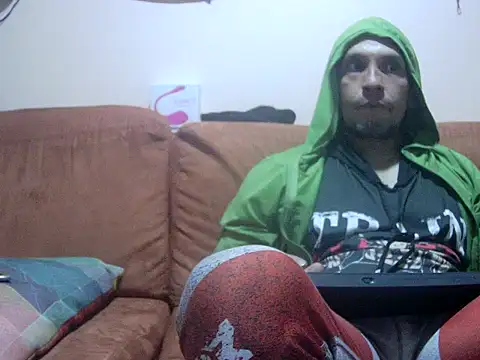 Snapshot of Latinnboy82 chatting on October 21, 2:45 am Latinnboy82 online show from October 21, 2:45 am