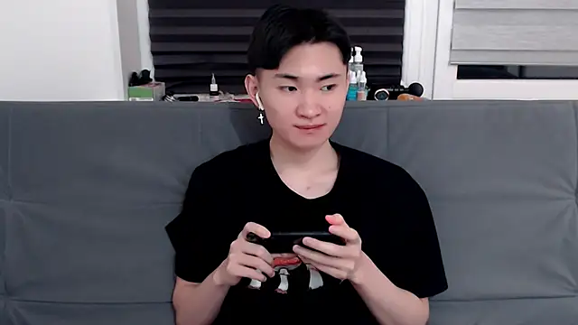 Miram Yu online show from February 7, 9:48 pm